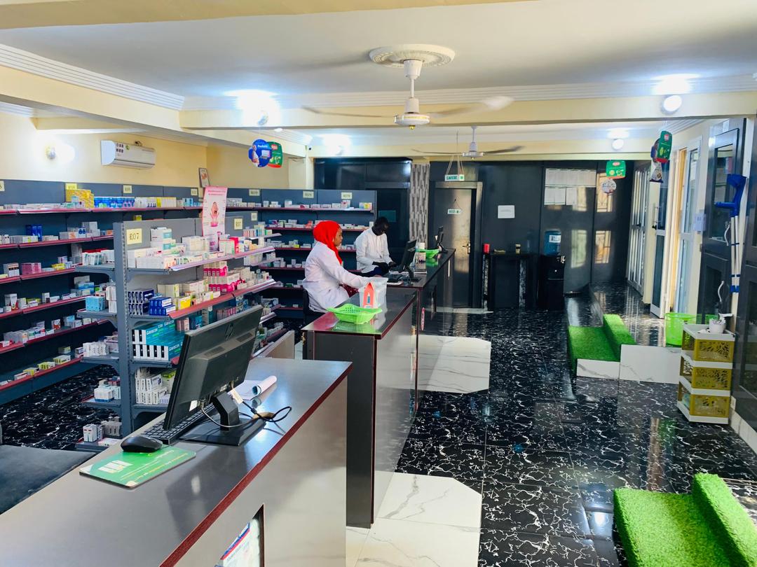 Panneau officiel Pharmacie Centrale — NIF, adresse, horaires, contacts